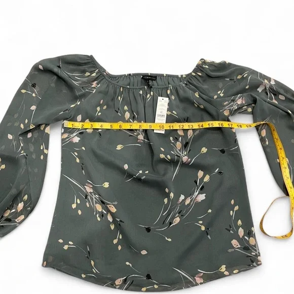 White House Black Market NWT Floral Blouse - Green and Pink - Picture 4 of 7